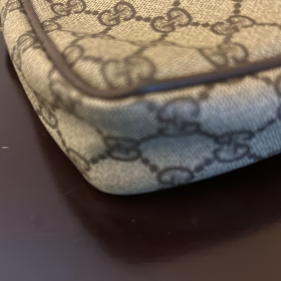 Gucci vintage clutch wristlet GUC! .comes with COA!! - Picture 5 of 11